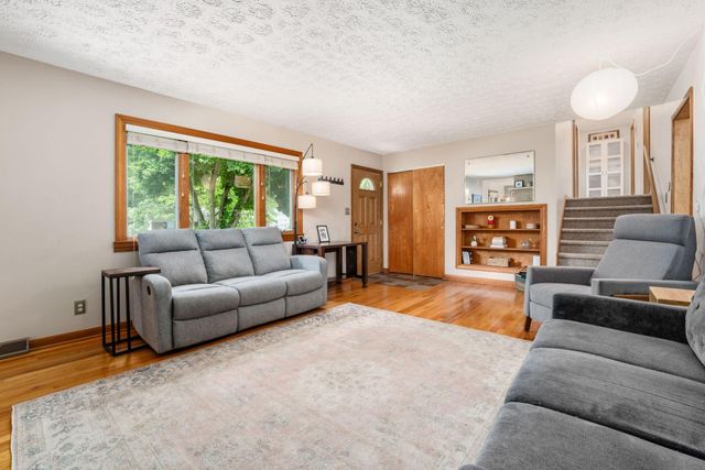 258 Sinsbury Drive N, Worthington, OH 43085