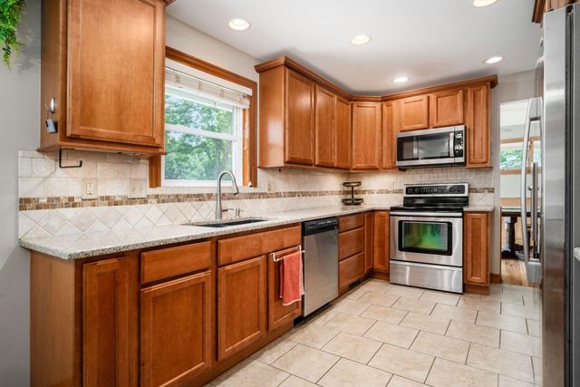 258 Sinsbury Drive N, Worthington, OH 43085