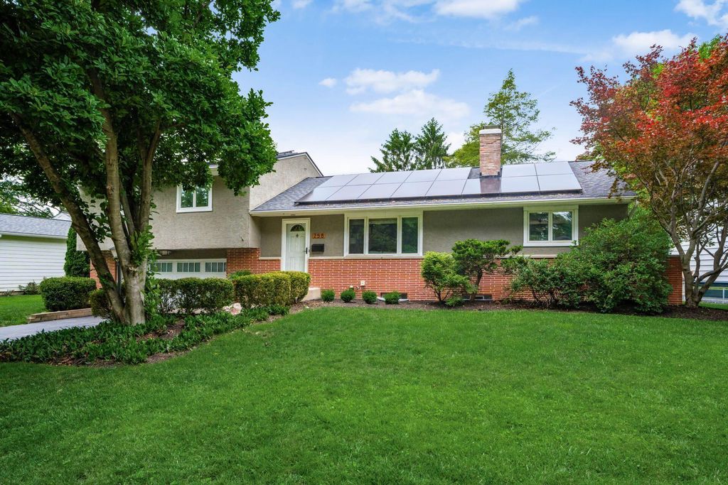 258 Sinsbury Drive N, Worthington, OH 43085
