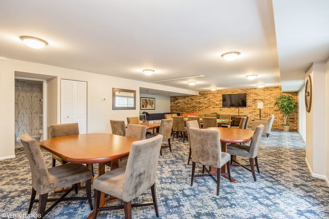 301 Lake Hinsdale Drive 404, Willowbrook, IL 60527