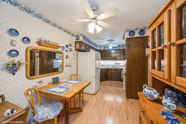 301 Lake Hinsdale Drive 404, Willowbrook, IL 60527