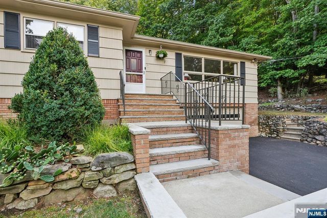 41 Dorothy Drive, North Haledon, NJ 07508