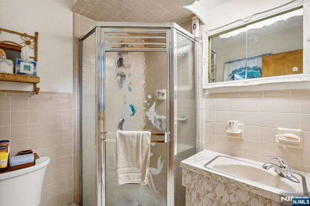 41 Dorothy Drive, North Haledon, NJ 07508