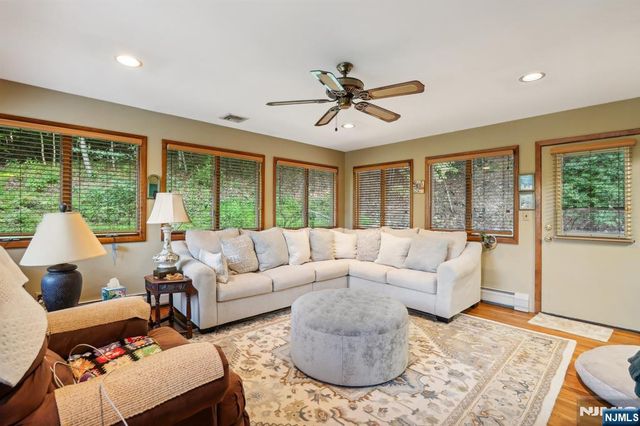 41 Dorothy Drive, North Haledon, NJ 07508