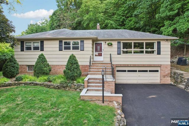 41 Dorothy Drive, North Haledon, NJ 07508