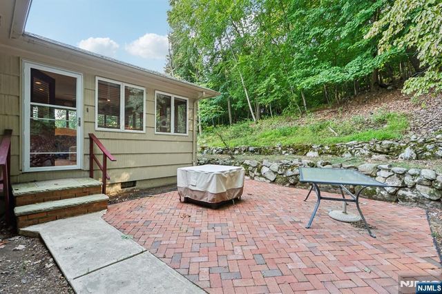 41 Dorothy Drive, North Haledon, NJ 07508