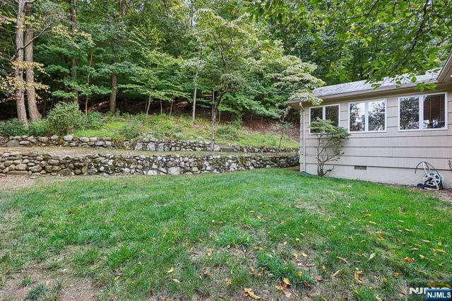 41 Dorothy Drive, North Haledon, NJ 07508