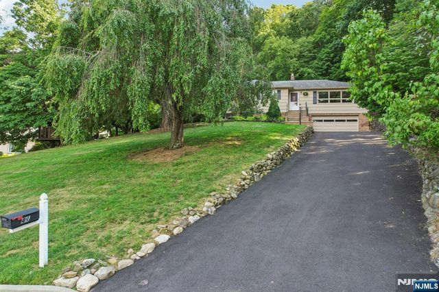 41 Dorothy Drive, North Haledon, NJ 07508