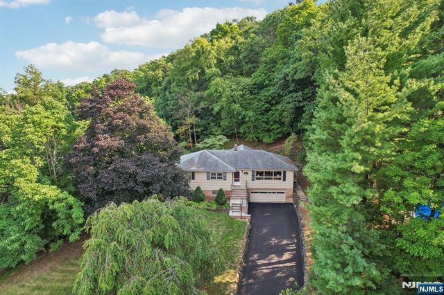 41 Dorothy Drive, North Haledon, NJ 07508