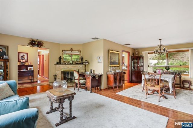 41 Dorothy Drive, North Haledon, NJ 07508