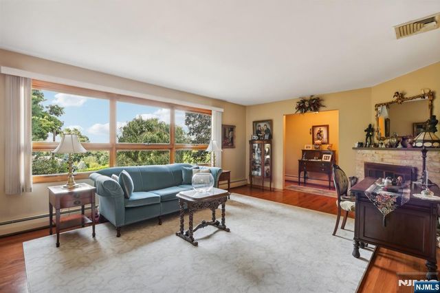 41 Dorothy Drive, North Haledon, NJ 07508