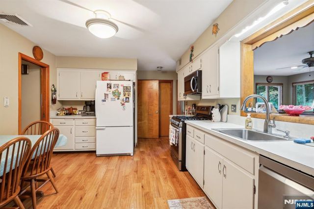 41 Dorothy Drive, North Haledon, NJ 07508