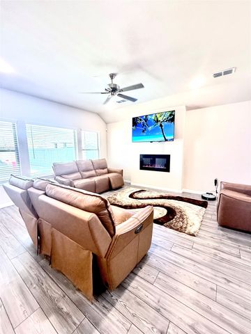6718 Goldenrain Drive, Venus, TX 76084