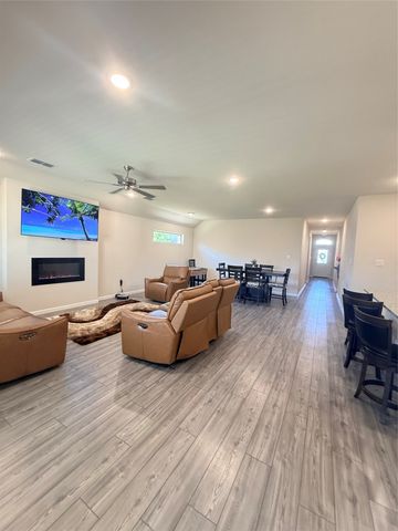 6718 Goldenrain Drive, Venus, TX 76084