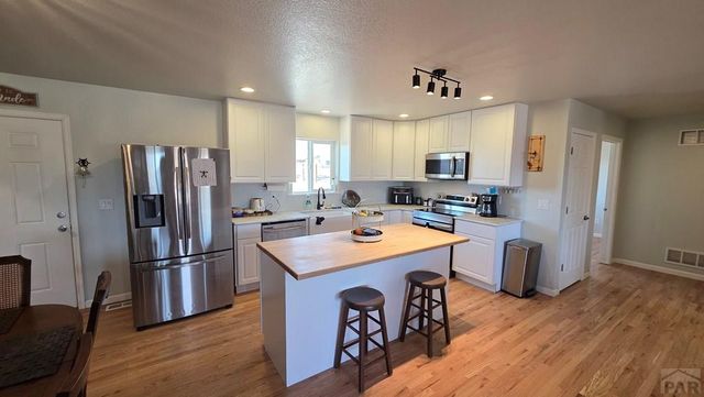 215 Sherrill Dr, Penrose, CO 81240