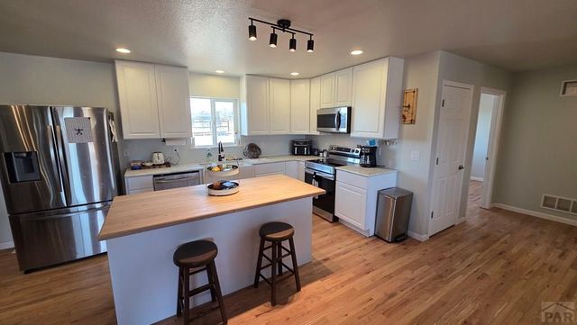 215 Sherrill Dr, Penrose, CO 81240