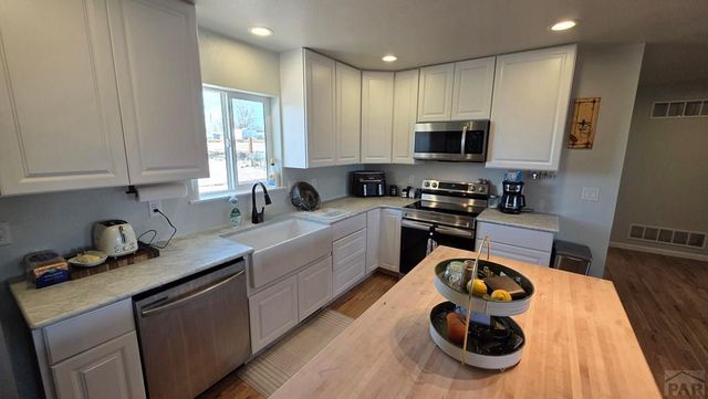 215 Sherrill Dr, Penrose, CO 81240