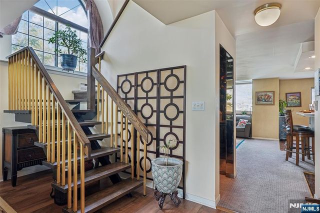 2 Carlyle Court, Teaneck, NJ 07666