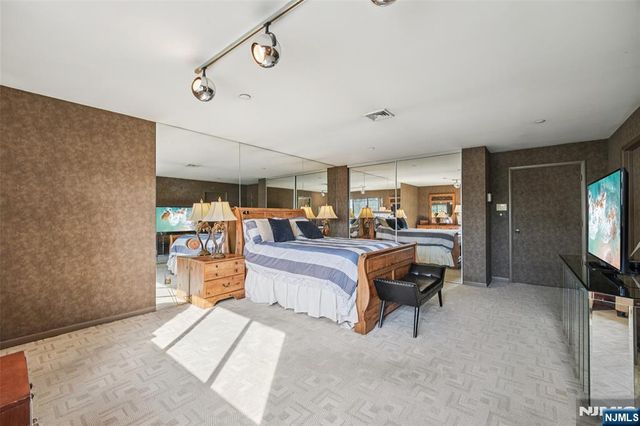 2 Carlyle Court, Teaneck, NJ 07666