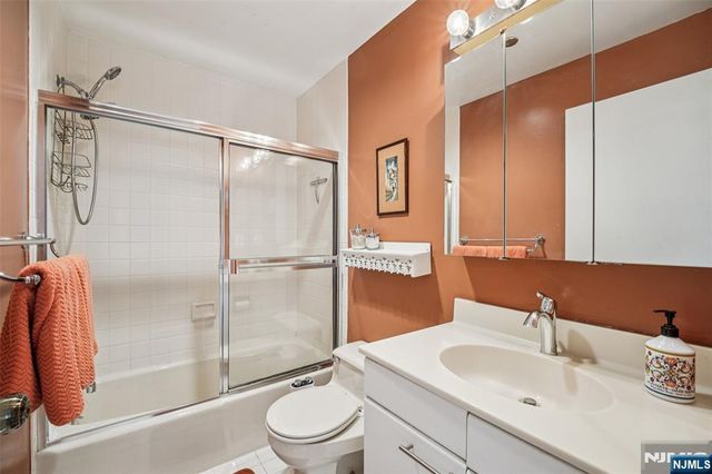 2 Carlyle Court, Teaneck, NJ 07666