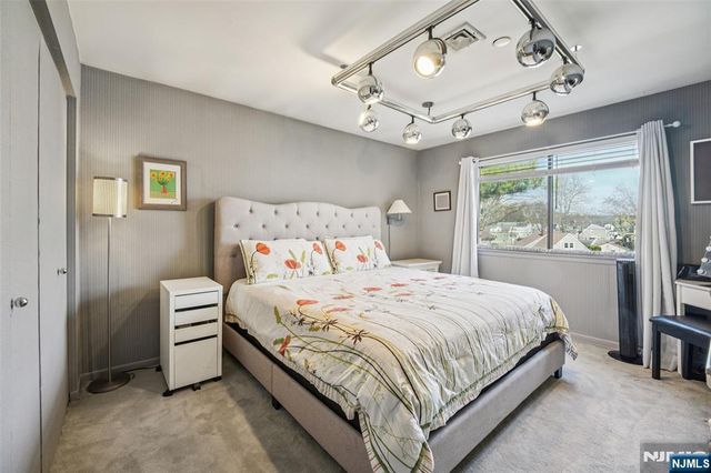 2 Carlyle Court, Teaneck, NJ 07666