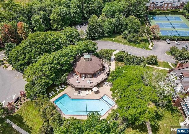 2 Carlyle Court, Teaneck, NJ 07666