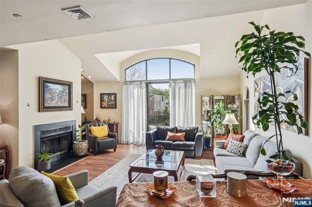 2 Carlyle Court, Teaneck, NJ 07666