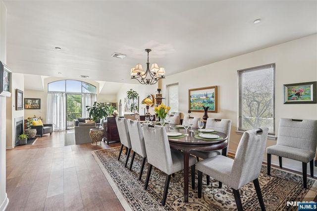 2 Carlyle Court, Teaneck, NJ 07666