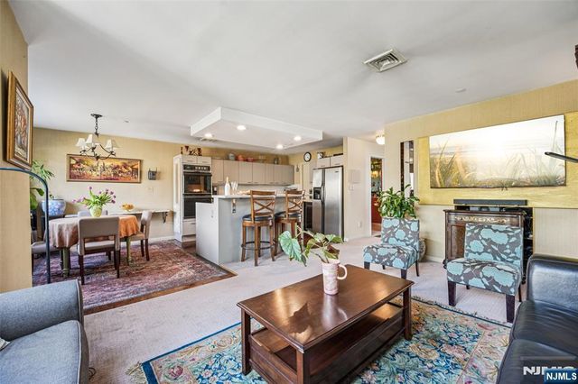 2 Carlyle Court, Teaneck, NJ 07666