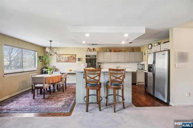 2 Carlyle Court, Teaneck, NJ 07666