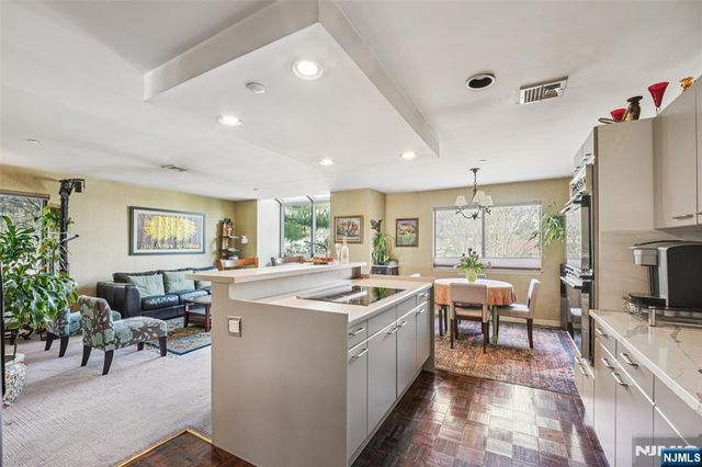 2 Carlyle Court, Teaneck, NJ 07666