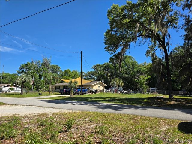 7075 W Crestview Lane, Crystal River, FL 34429