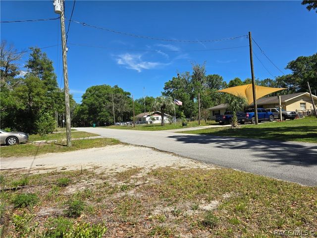 7075 W Crestview Lane, Crystal River, FL 34429