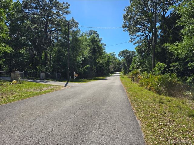 7075 W Crestview Lane, Crystal River, FL 34429