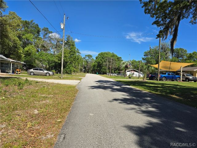 7075 W Crestview Lane, Crystal River, FL 34429