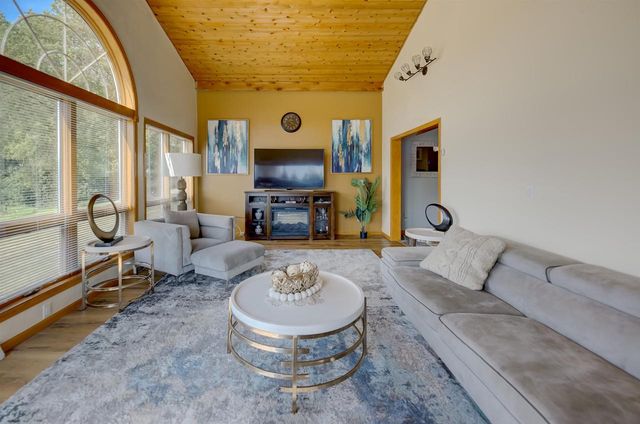 3129 HONEY CREEK COURT, Oshkosh, WI 54904