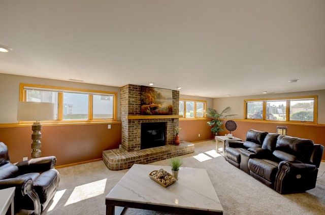 3129 HONEY CREEK COURT, Oshkosh, WI 54904