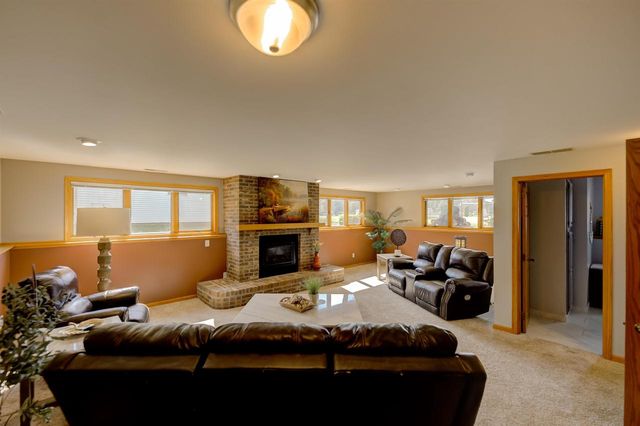 3129 HONEY CREEK COURT, Oshkosh, WI 54904