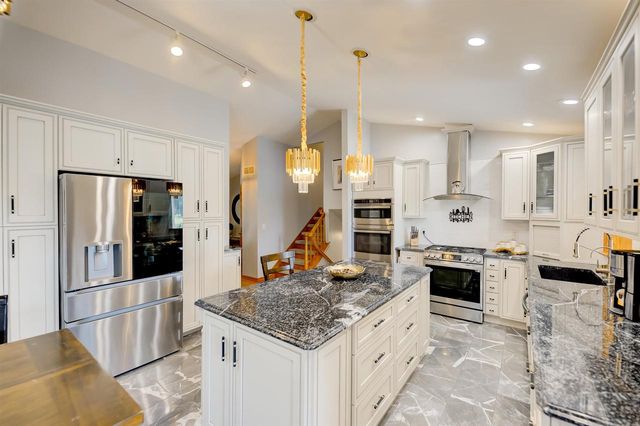 3129 HONEY CREEK COURT, Oshkosh, WI 54904