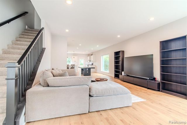 123 Mason Court 2, Royal Oak, MI 48067