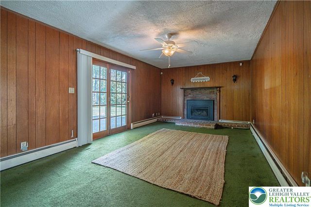 1560 Chaucer Lane, Bethlehem City, PA 18017