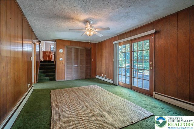 1560 Chaucer Lane, Bethlehem City, PA 18017