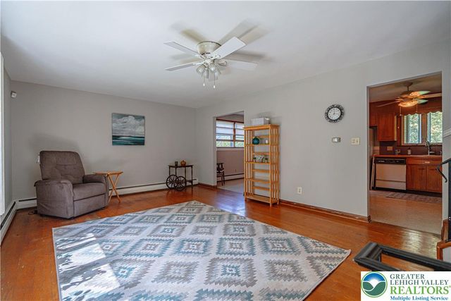 1560 Chaucer Lane, Bethlehem City, PA 18017