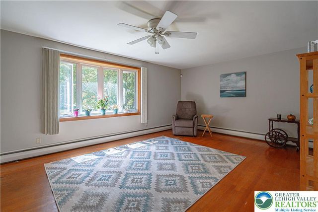 1560 Chaucer Lane, Bethlehem City, PA 18017