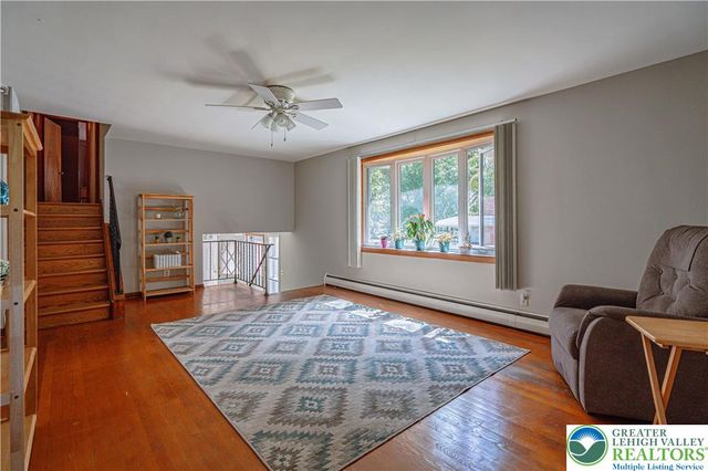 1560 Chaucer Lane, Bethlehem City, PA 18017