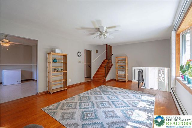 1560 Chaucer Lane, Bethlehem City, PA 18017