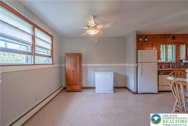 1560 Chaucer Lane, Bethlehem City, PA 18017
