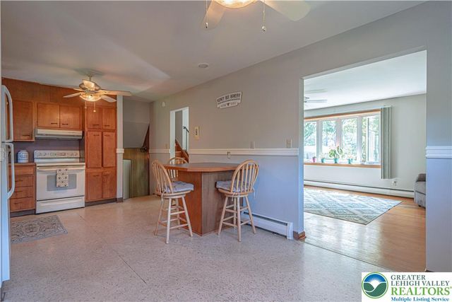 1560 Chaucer Lane, Bethlehem City, PA 18017