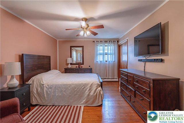 1560 Chaucer Lane, Bethlehem City, PA 18017