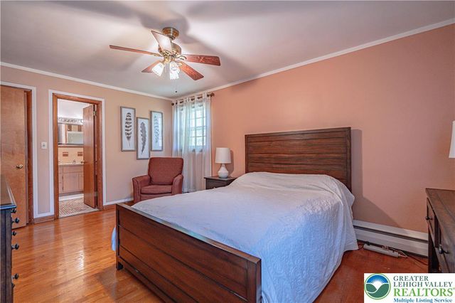 1560 Chaucer Lane, Bethlehem City, PA 18017